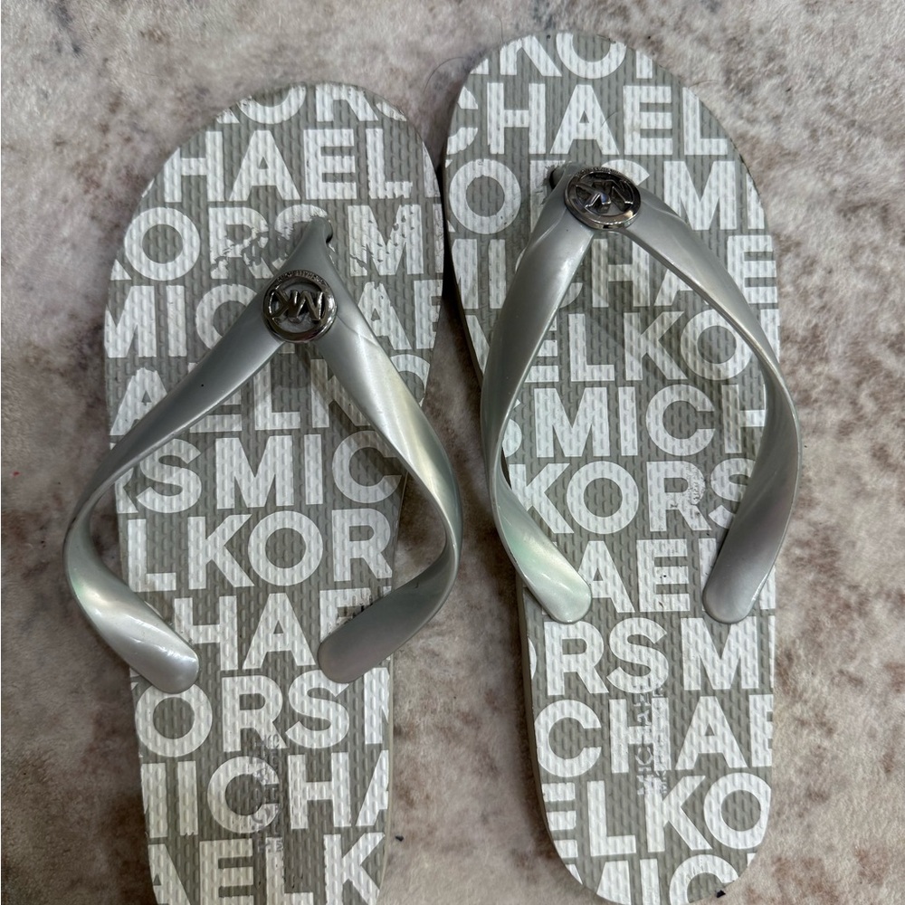 Michael kors flip flops